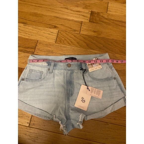 NWT Sincerely Jules The Baggy Short junior light wash distressed shorts sz 3/26 - Picture 6 of 8